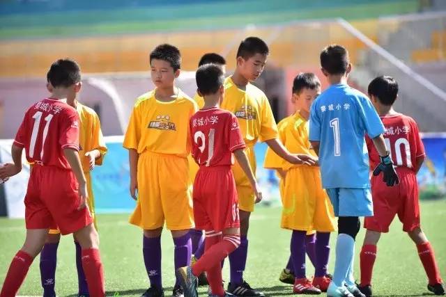 利拉德复出空砍28分 步行者大胜4-2淘汰雄鹿