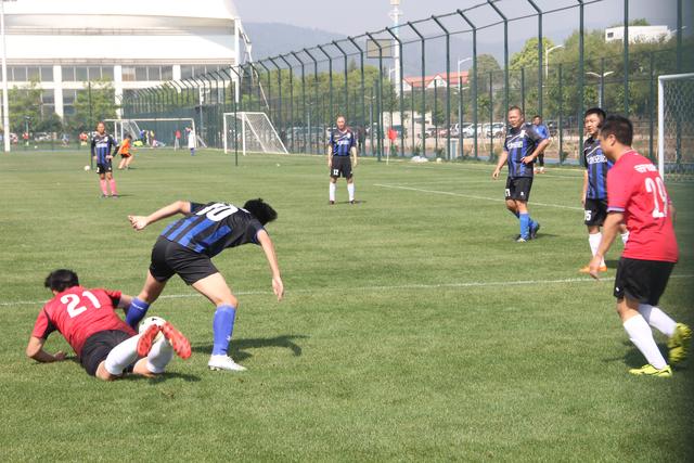 雷迪克公布湖人新赛季首发阵容：詹眉拉里八村